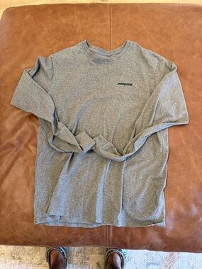 Patagonia Heather Gray Long-Sleeve Logo Tee
